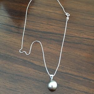 Tahitian pearl necklace
